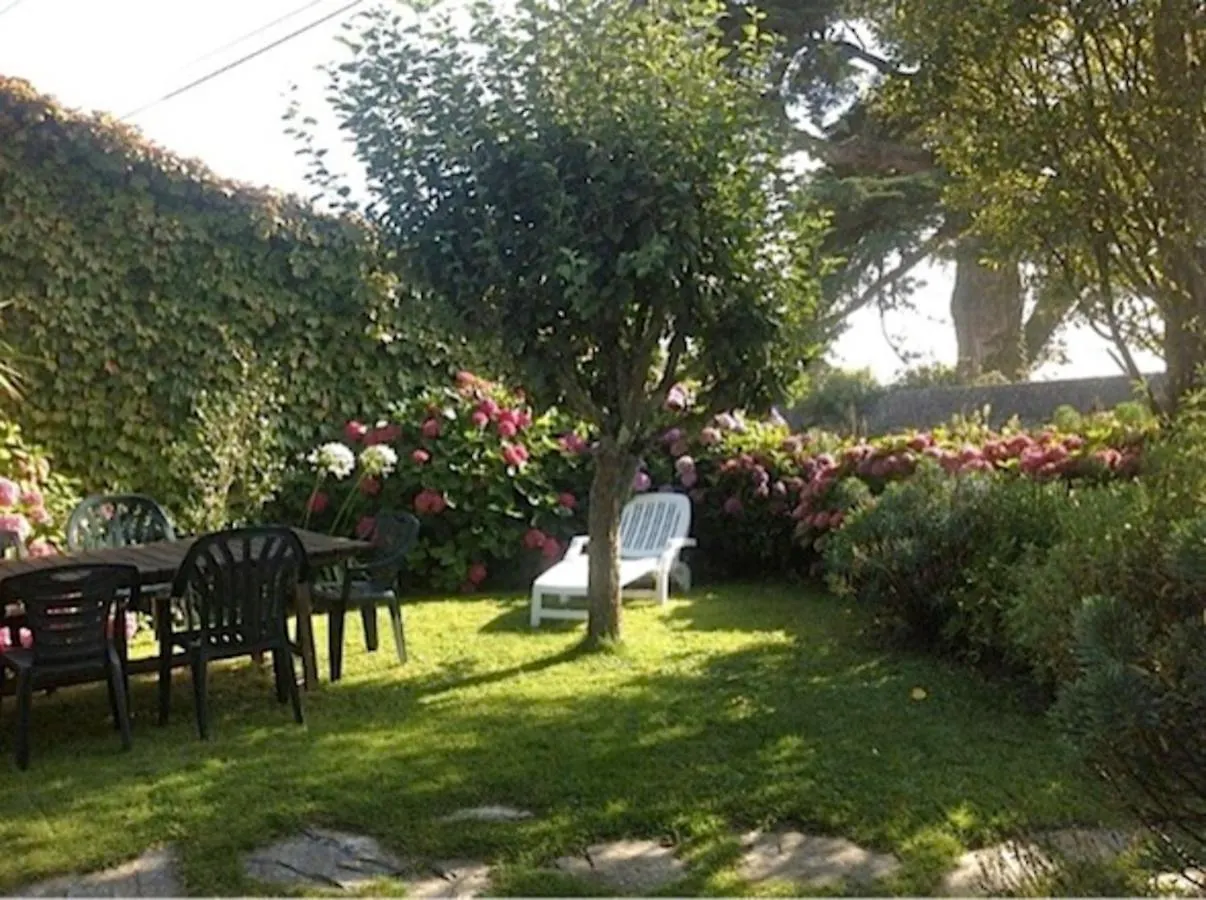 Idyllisches Haus In Treberon - Fussweg Zum Meer كروزون